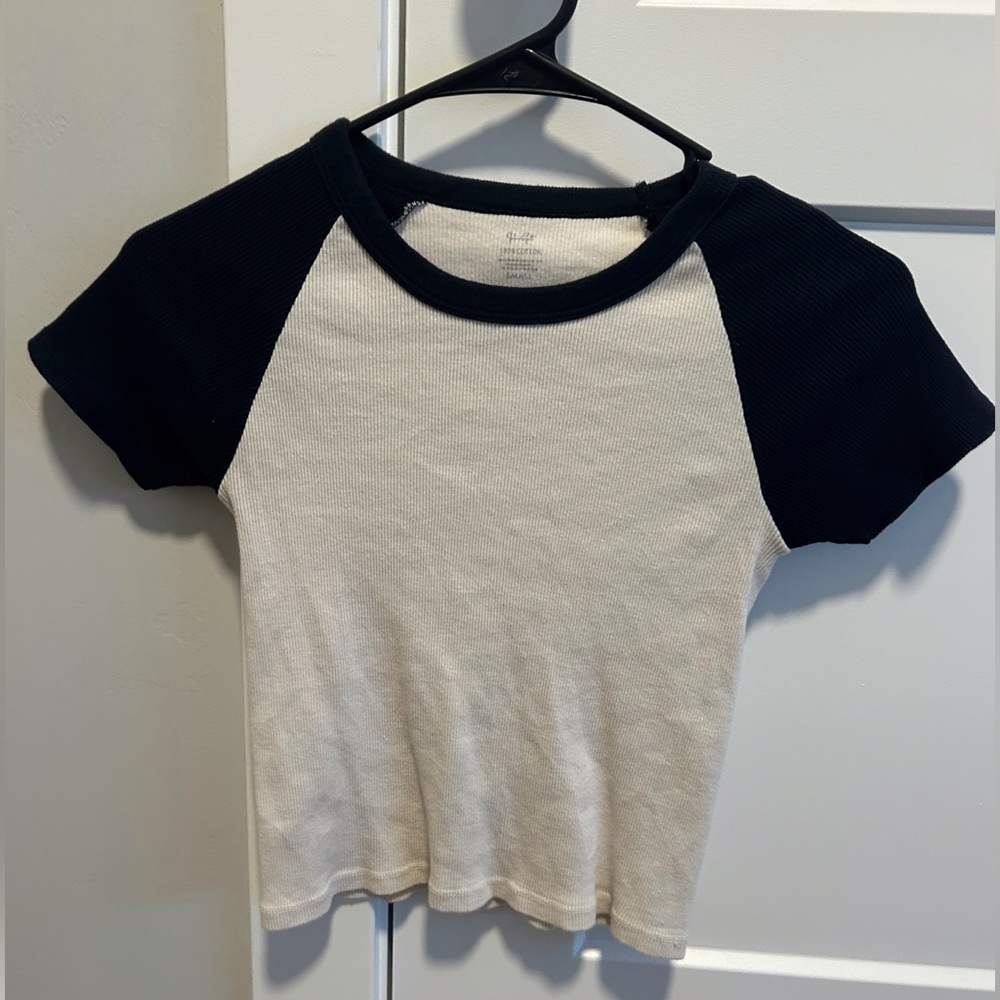 BRANDY MELVILLE baby tee!